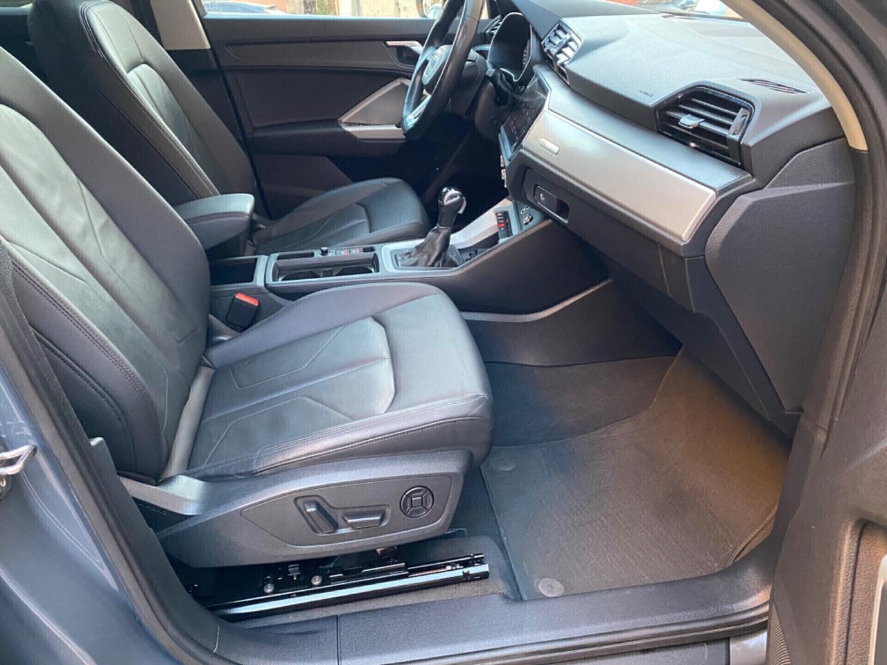 Audi Q3 Sport back 2.0 Diesel