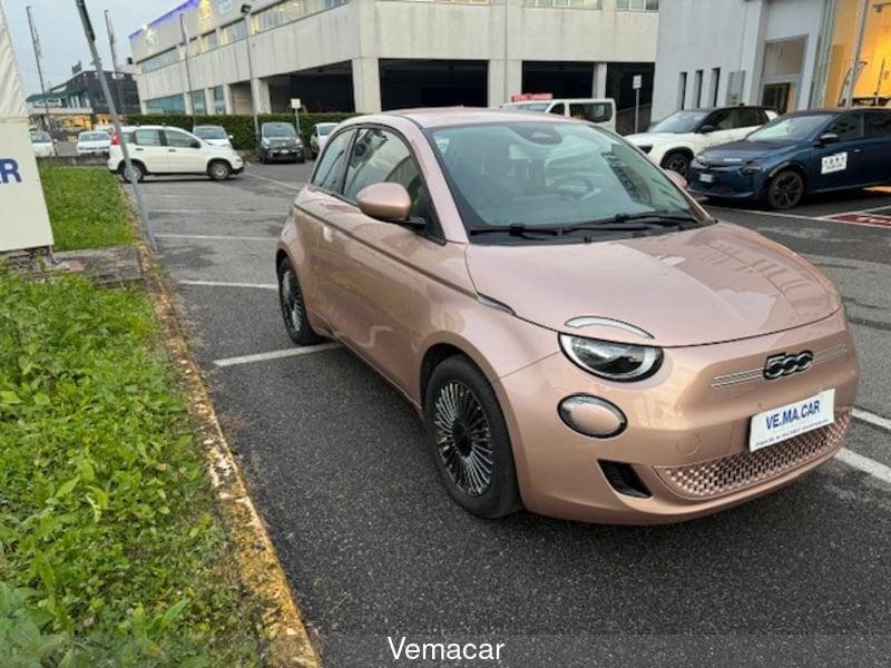 FIAT 500 Icon 320Km, NAVI 10.25", C.L 16, Cruise/Lim, diurne Led, lane assist