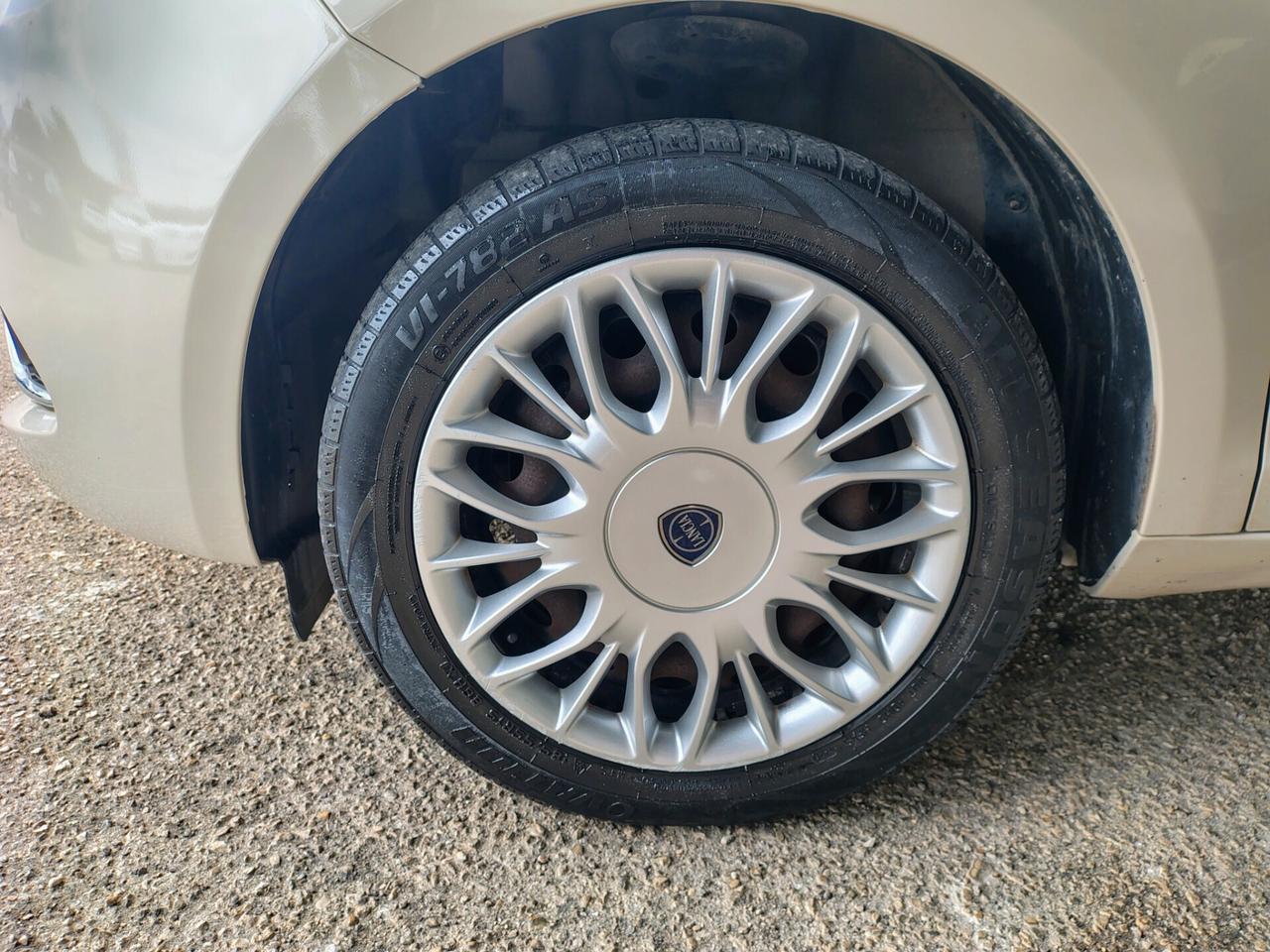 Lancia Ypsilon 1.2 69 CV 5 porte Platinum