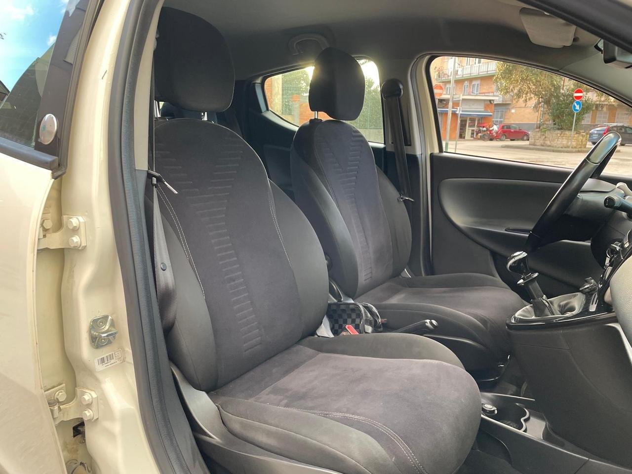 Lancia Ypsilon 0.9 TwinAir 85 CV 5 porte Metano Ecochic Gold