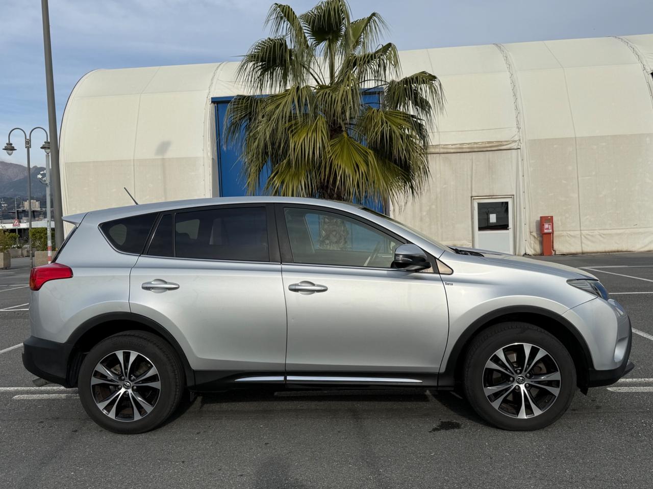 Toyota RAV 4 RAV4 2.0 D-4D 4WD Lounge-4X4-PERMUTABILE