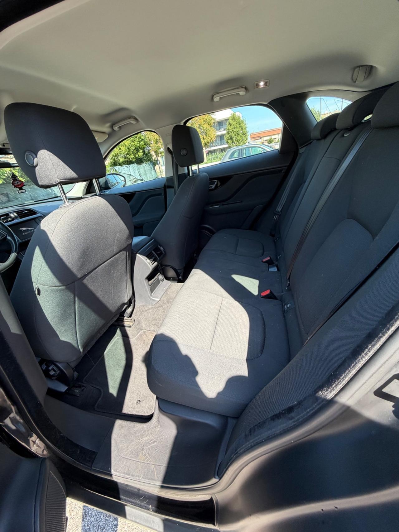 Jaguar F-Pace 2.0 D 180 CV aut. R-Sport