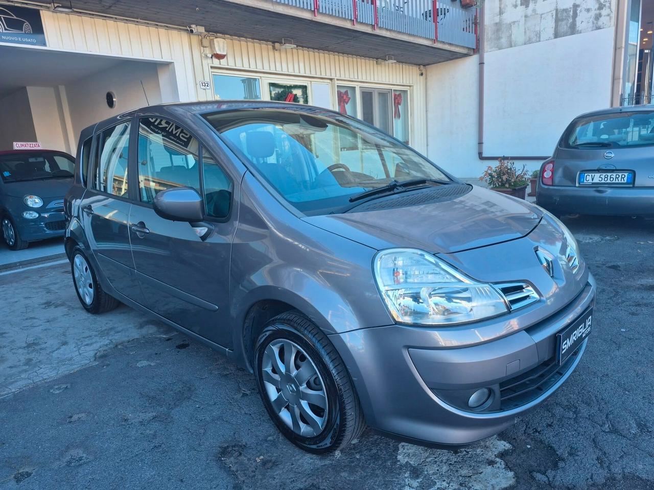 Renault Modus Grand 1.2 16V P-E-R-F-E-T-T-A---