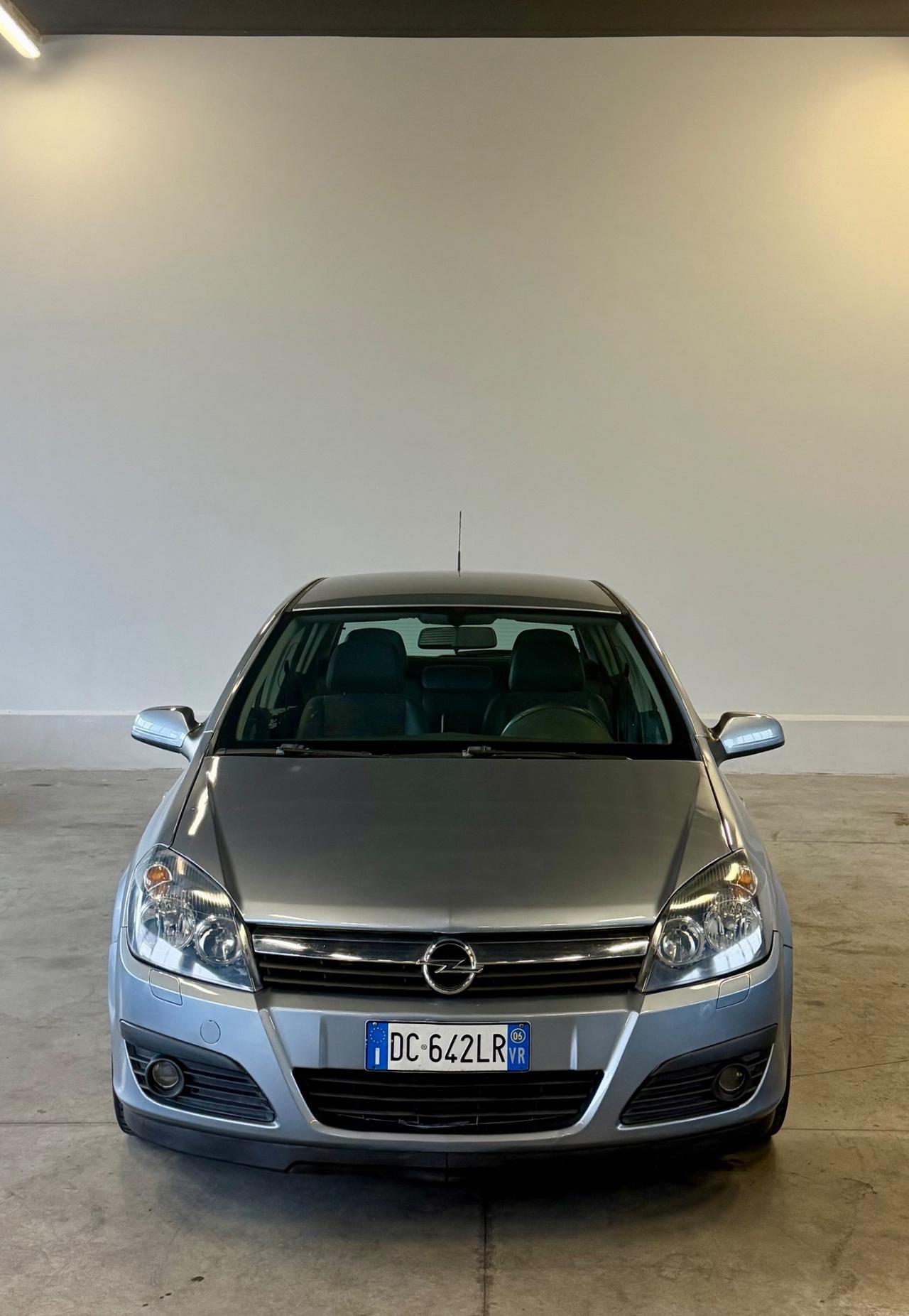Opel Astra 1.6 16V Twinport 5 porte Cosmo