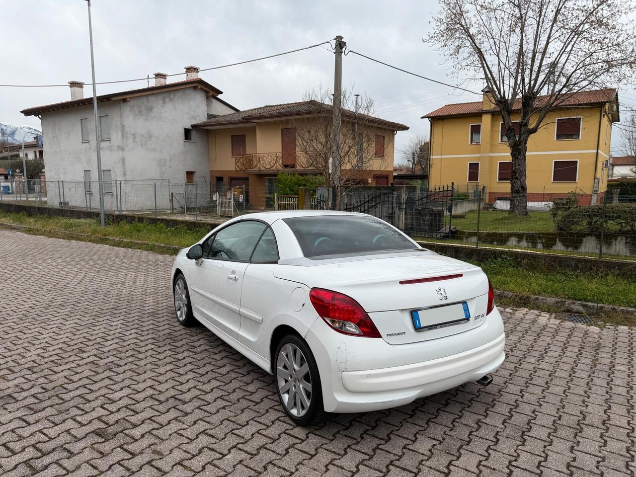 Peugeot 207cc 1.6 HDi Cabrio OK Neopatentati