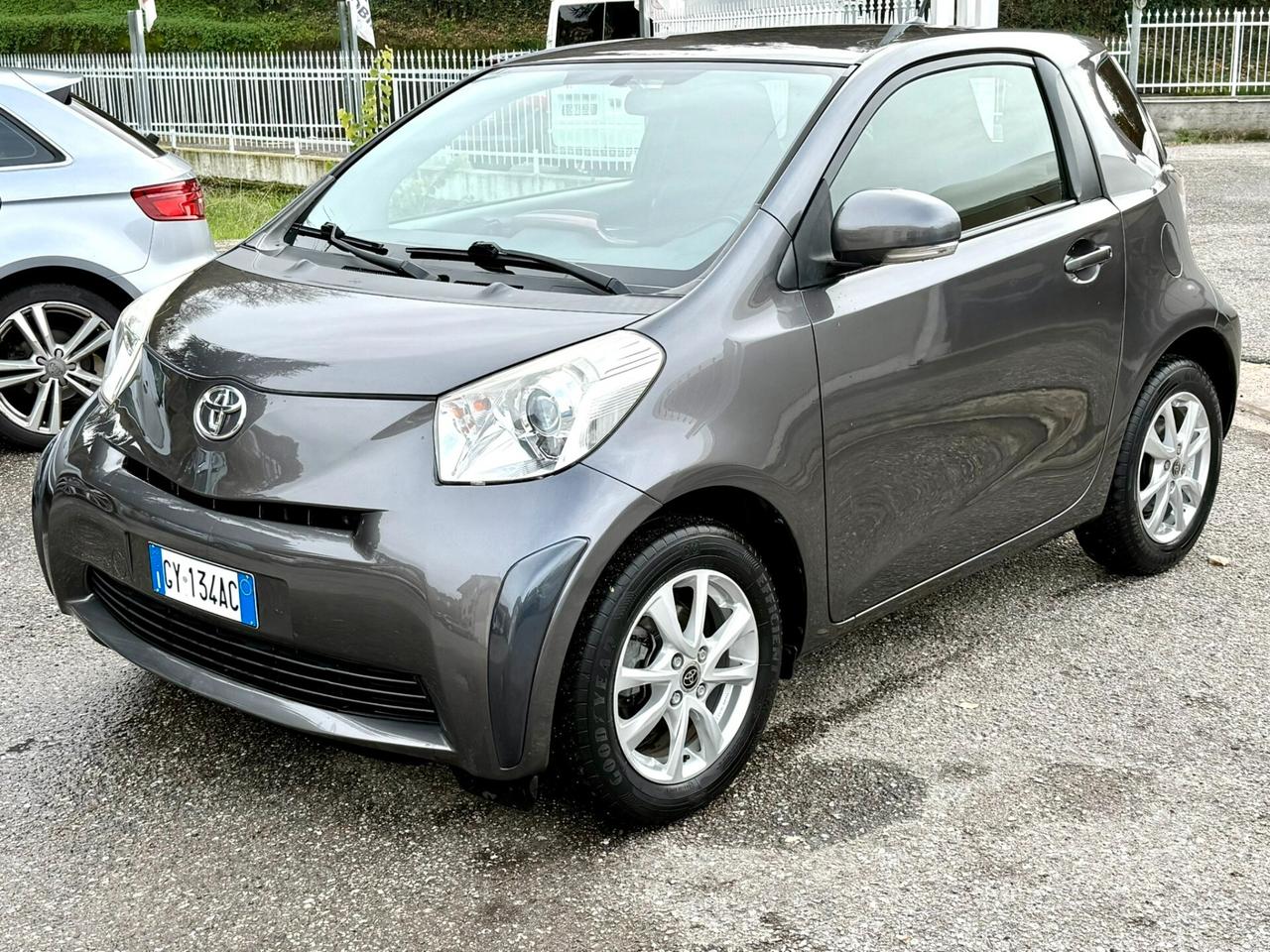Toyota iQ 1.0 Lounge 4 Posti