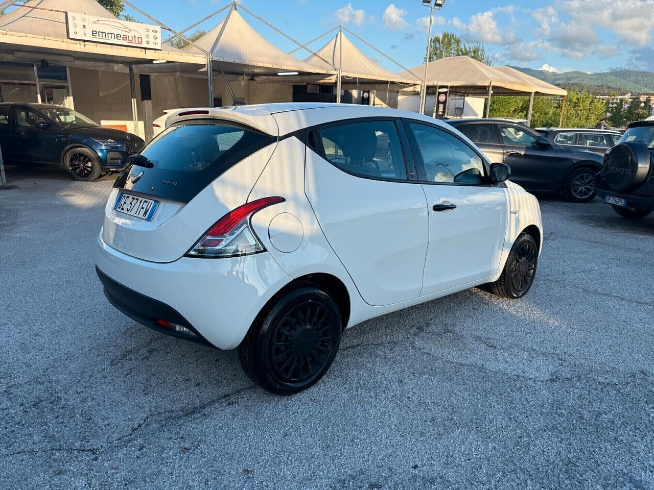 Lancia Ypsilon 1.0 FireFly 5 porte S&S Hybrid Ecochic Silver