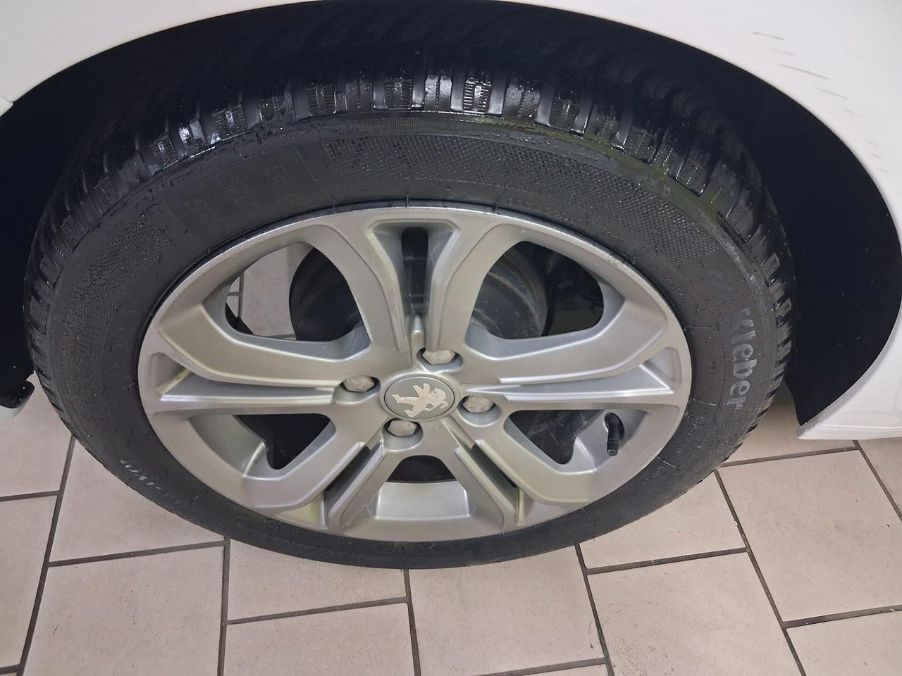 Peugeot 208 1.4 HDi 68 CV 5 porte Allure 2015 unic