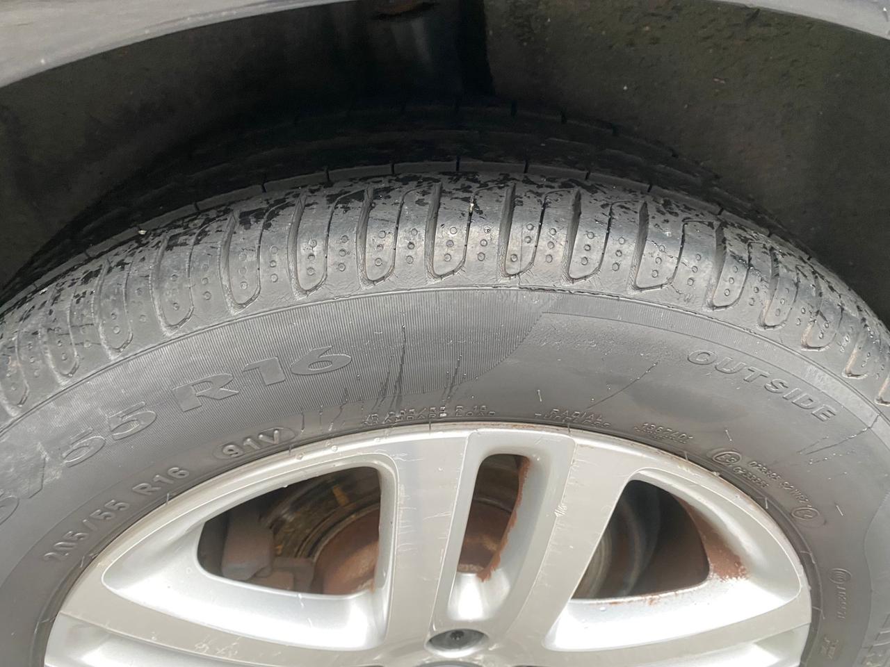 VOLKSWAGEN GOLF 1.6 BENZINA NEO PATENTATI 2008