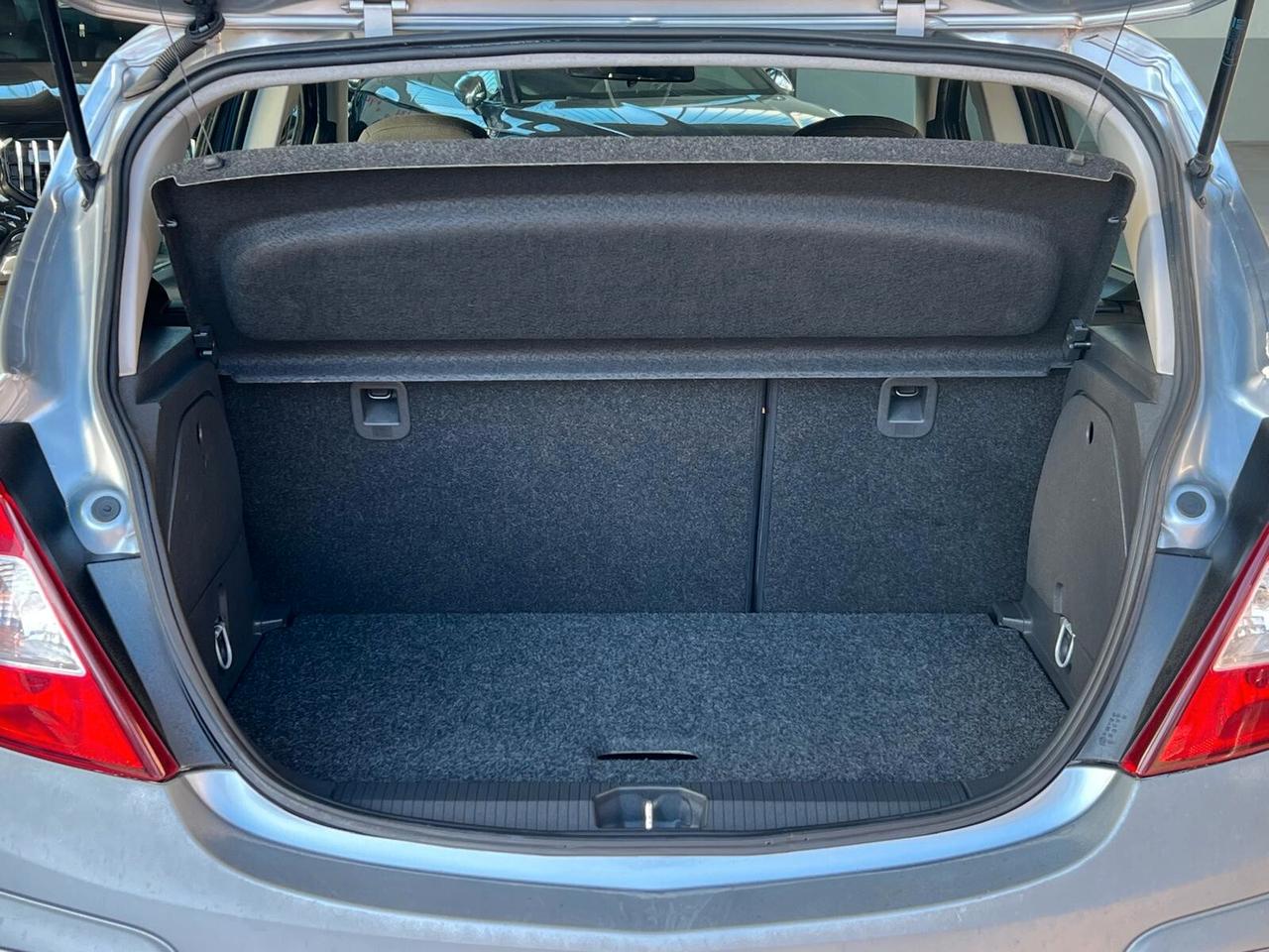 Opel Corsa 1.2 5 porte Cosmo