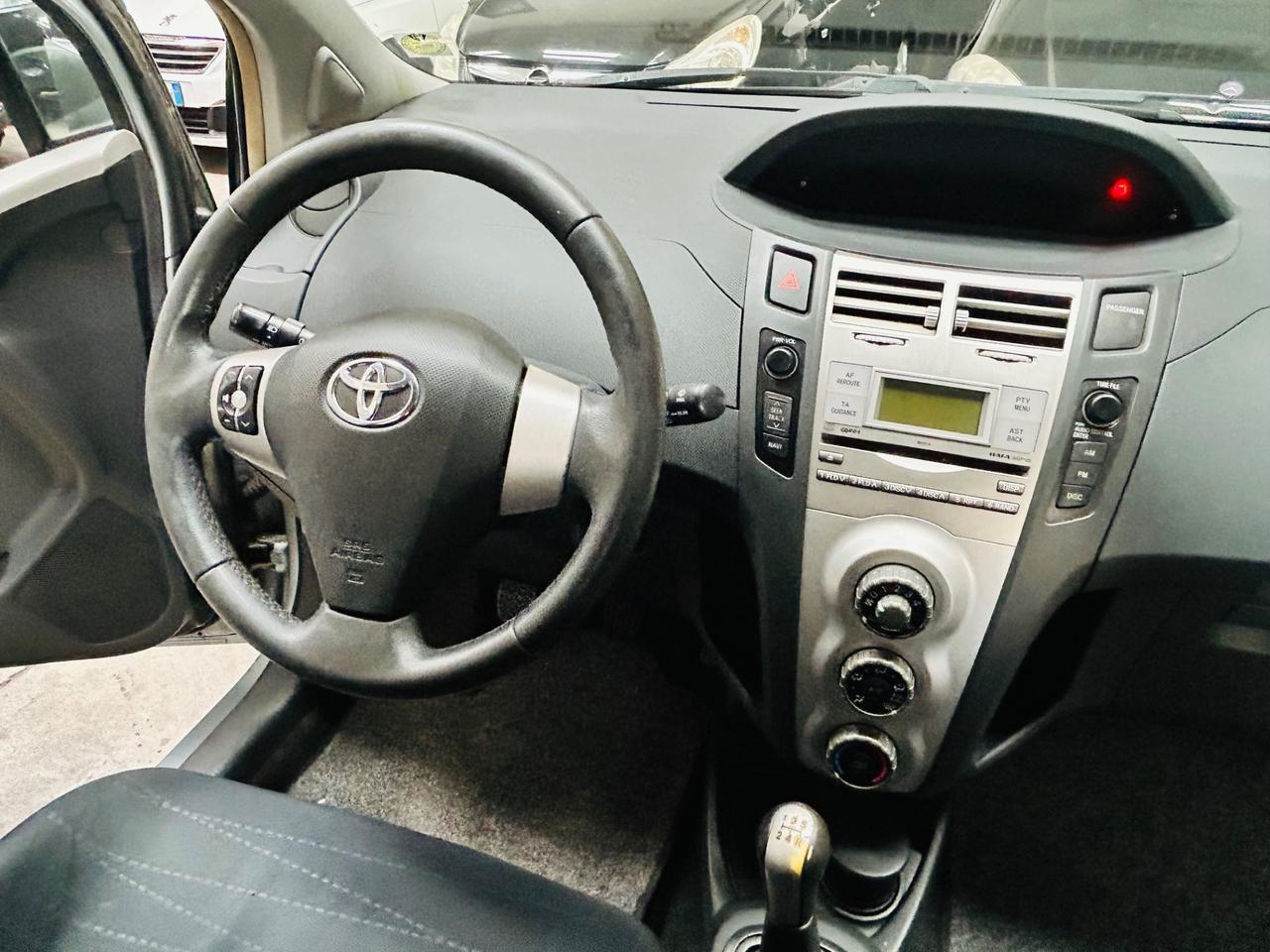 Toyota Yaris 1300 cc 85cv neopatentati
