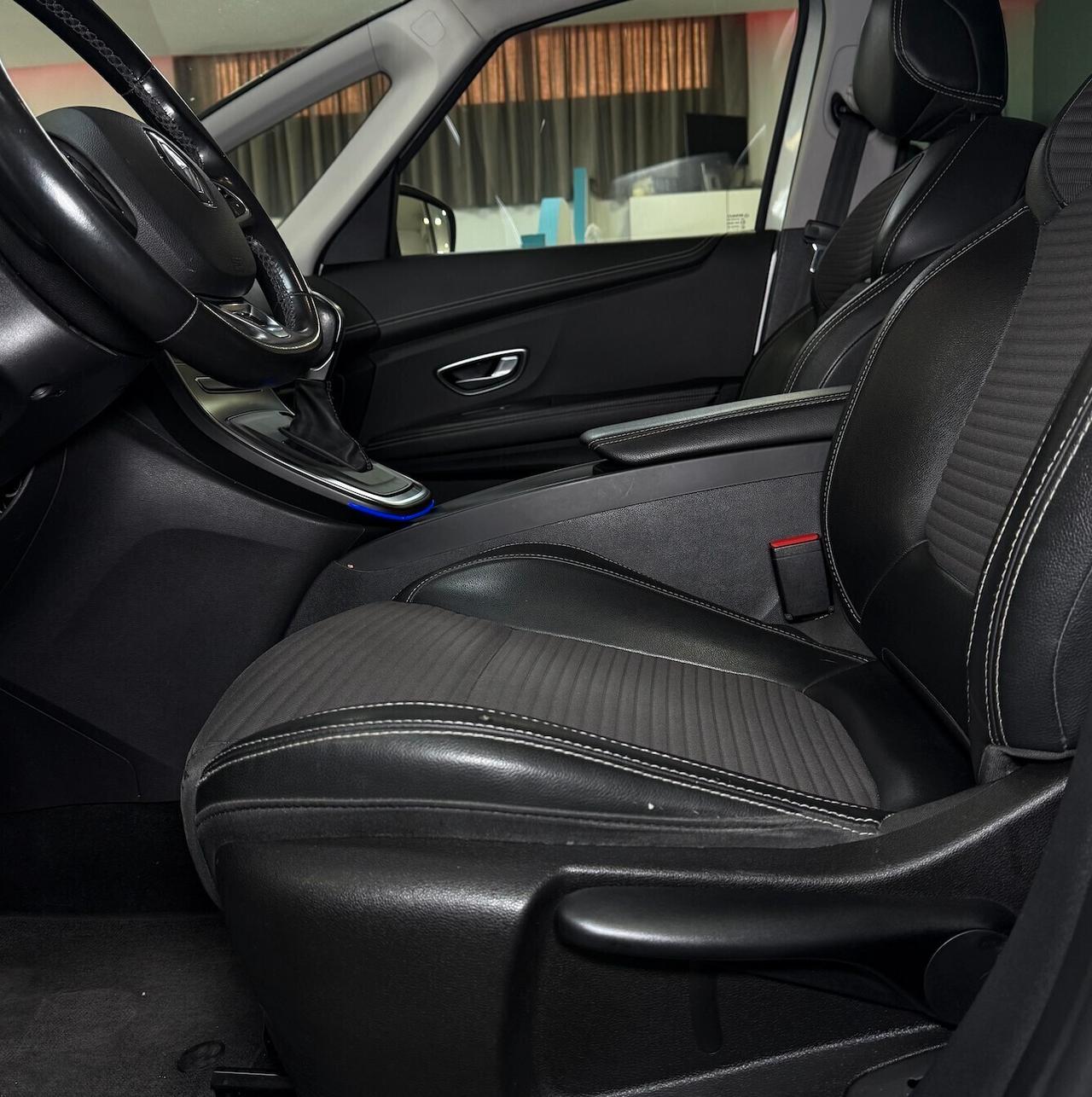 Renault Grand Scenic - 7 Posti - INITIALE PARIS