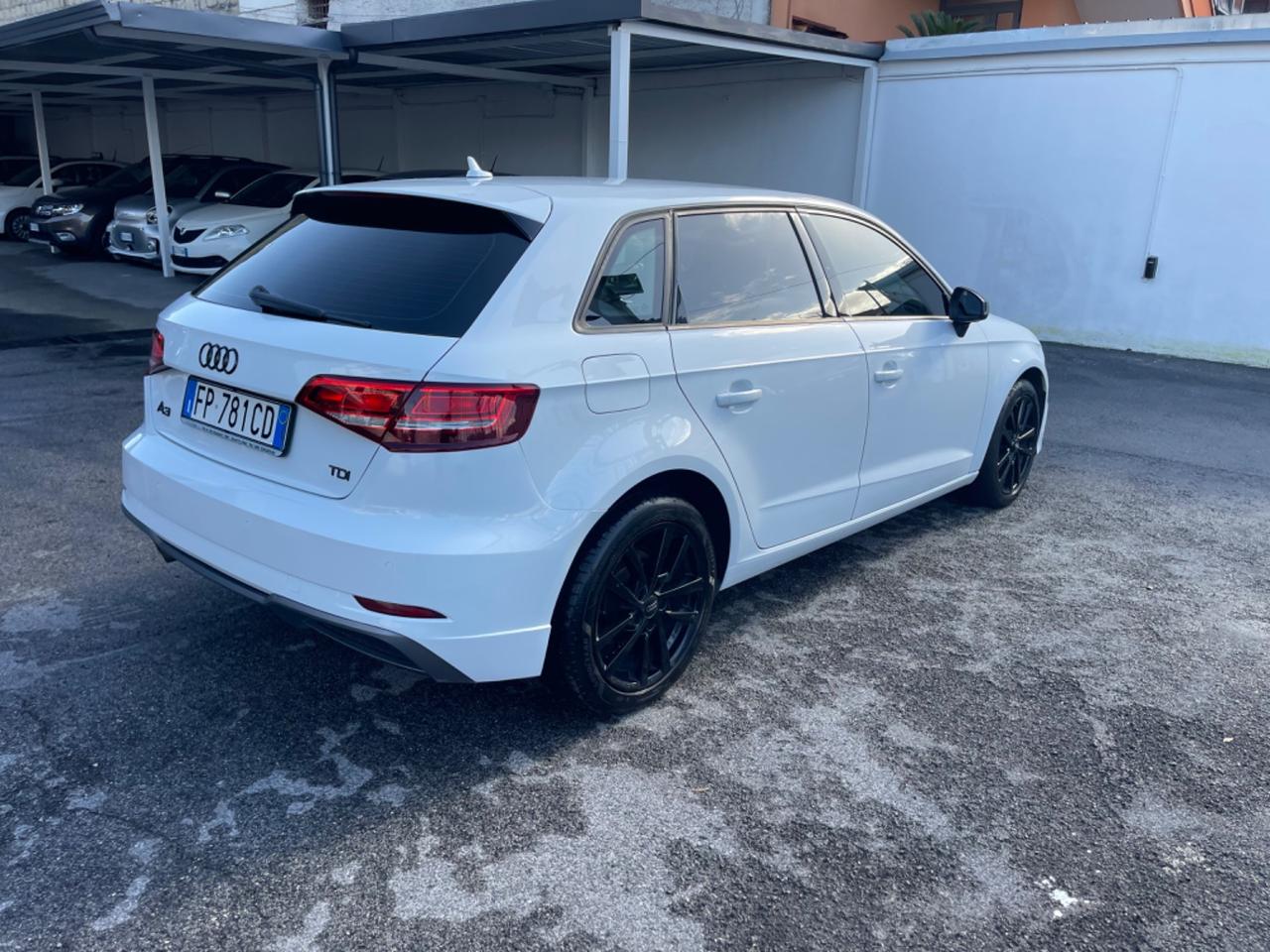 Audi A3 SPB 2.0 TDI S tronic Sport (IDENTITY BLACK)