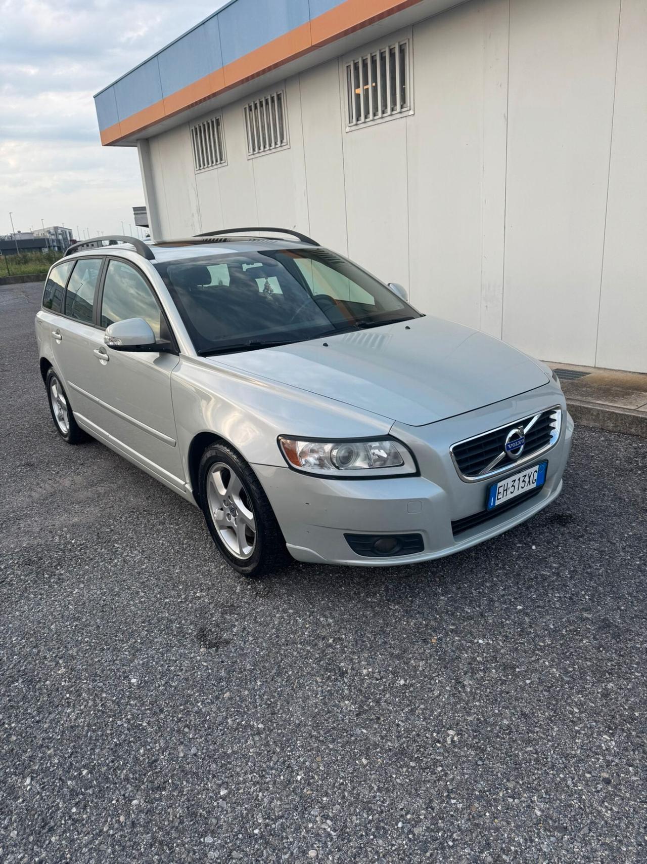 Volvo V50 D2 R-design