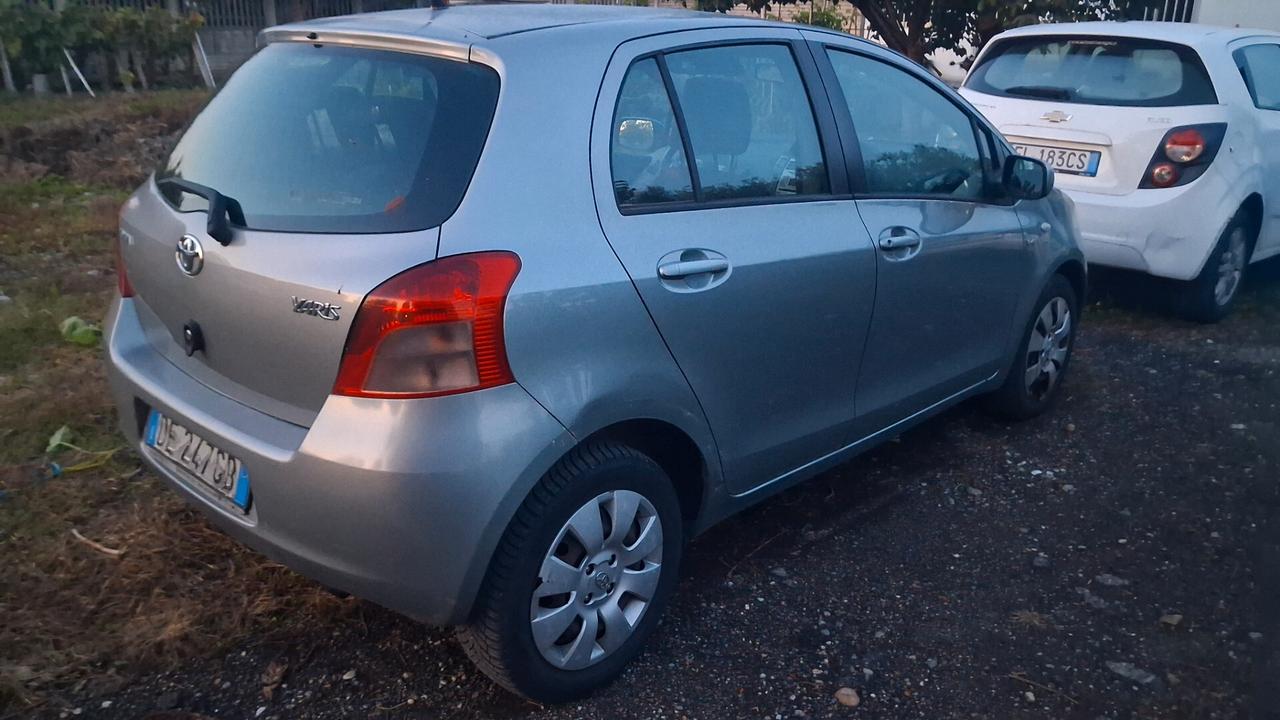 Toyota Yaris 1400 D SOL 90 CV