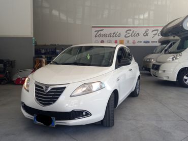 Lancia Ypsilon 1.2 ELEFANTINO ROSA