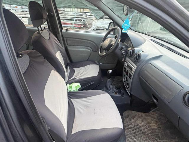 DACIA Logan MCV 1.6 16V 5p Lauréate senza lavoro da fare