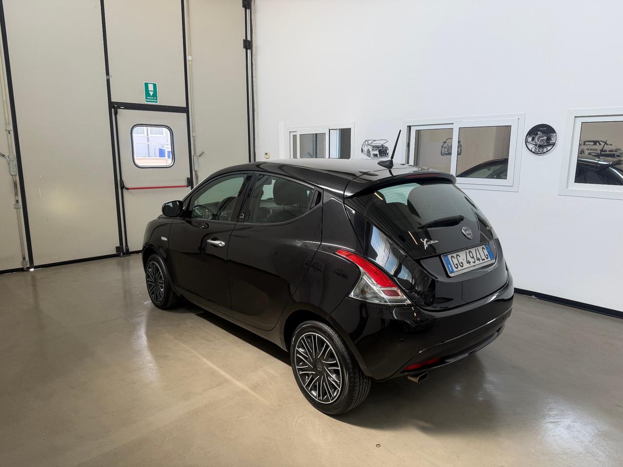 Lancia Ypsilon 1.0 FireFly 5 porte Posti S&S Hybrid Ecochic Gold