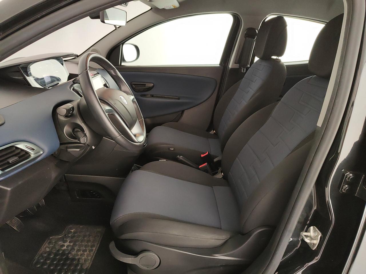 Lancia Ypsilon 1.0 FireFly 5 porte S&S Hybrid Platino