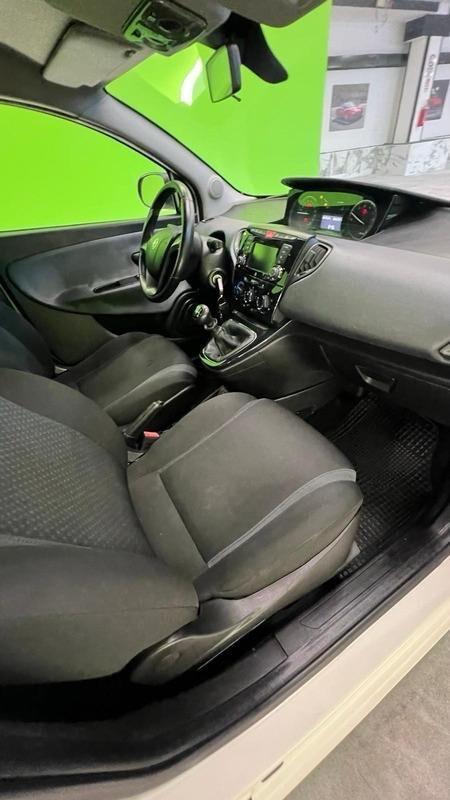 Lancia Ypsilon 1.2 69 CV 5 porte Platinum