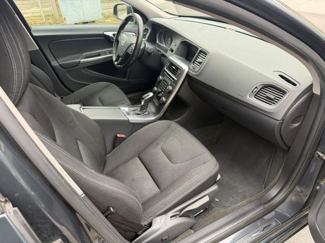 VOLVO V60 D2 Geartronic Momentum