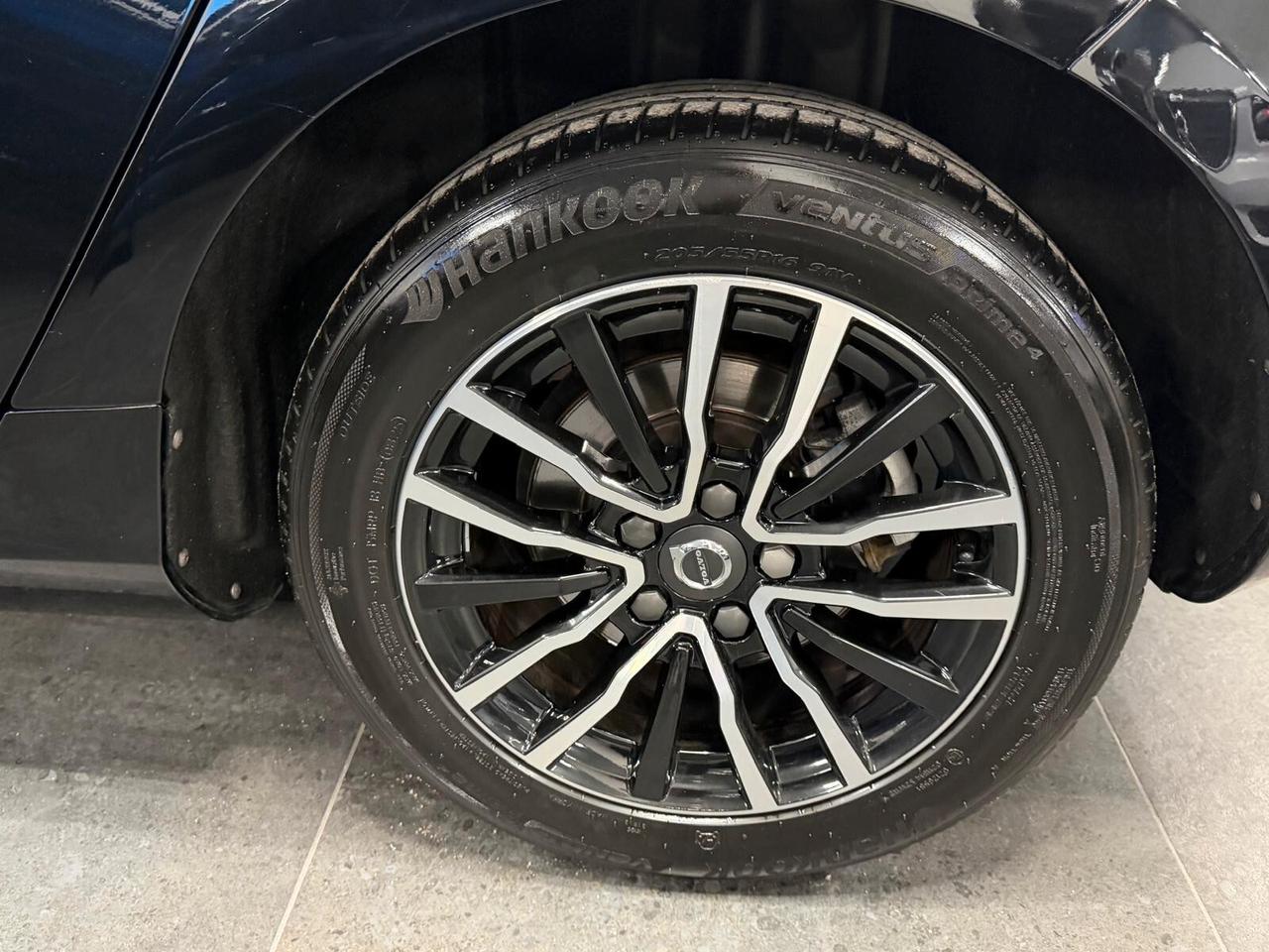 VOLVO V40 2.0 D2 GEARTRONIC 120CV PELLE NAVI CAM ANNO 2019