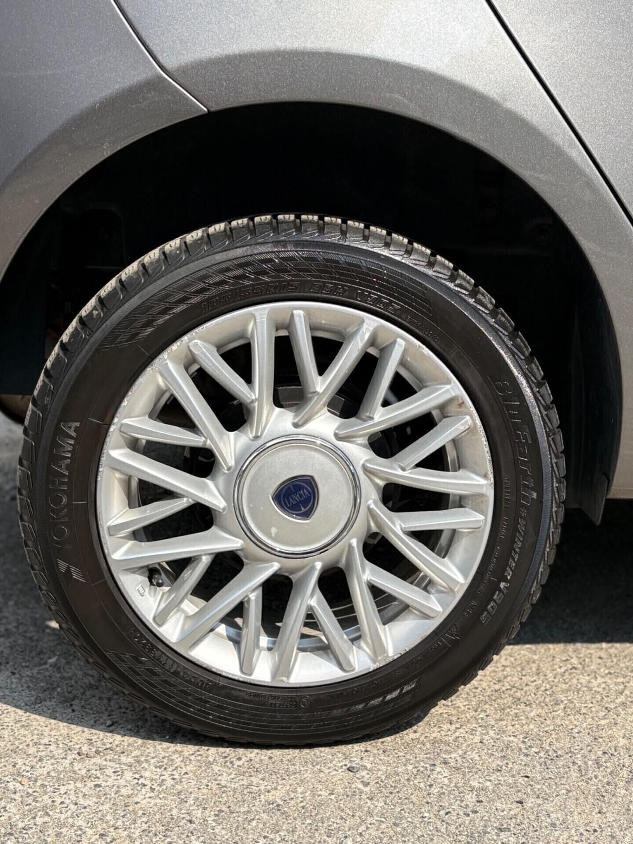 Lancia Ypsilon 0.9 TwinAir Metano Ecochic Gold 2013