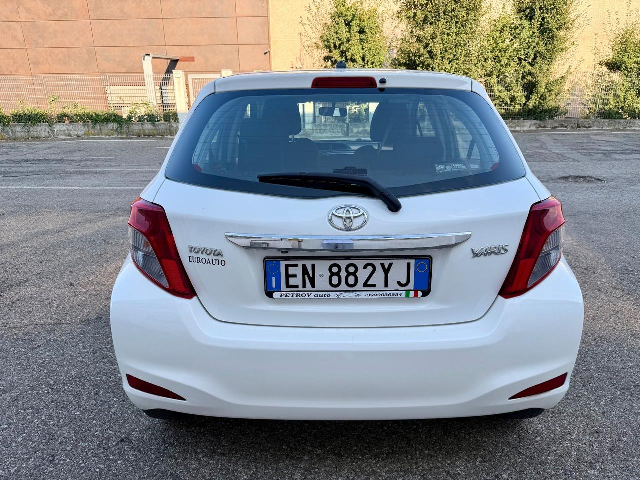 Toyota Yaris 1.0benz 2012 120.000km per neopatentati