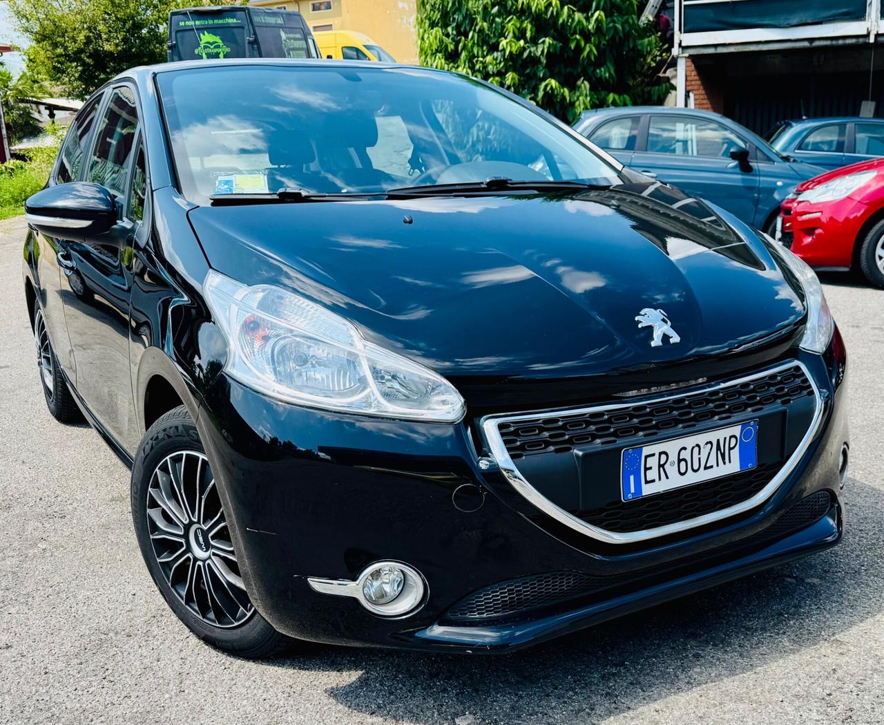 Peugeot 208 1.2 VTi 82 CV 5 porte Allure ok Neopatentati