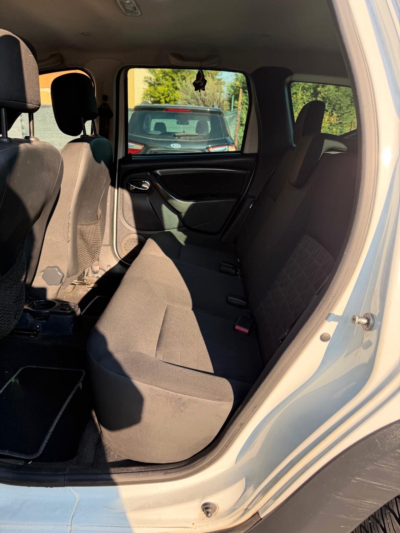 Dacia Duster 1.6 GPL - NEOP. - NAV. - 12 MESI DI GARANZIA -