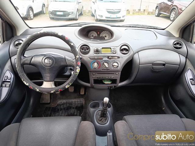TOYOTA Yaris 1.0i 16V cat 5 porte Sol