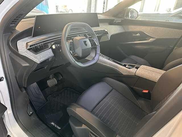 Peugeot e-3008 motore elettrico (73kWh) 210 CV Allure
