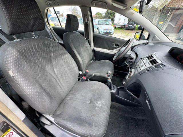 TOYOTA Yaris 1.0 5 porte Sol
