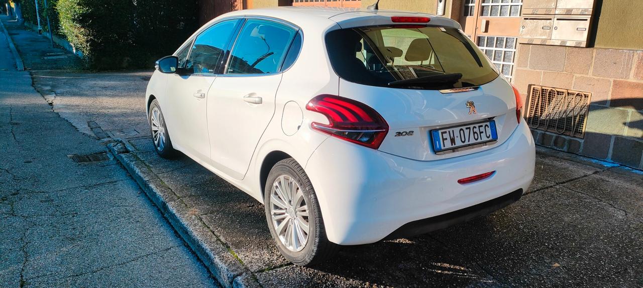 Peugeot 208 BlueHDi 100 S&S 5 porte Allure