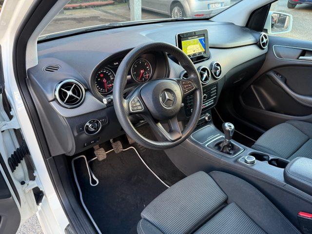 MERCEDES-BENZ B 180 d Business