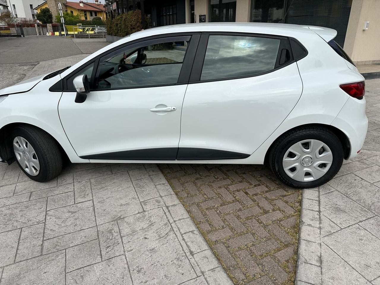 Renault Clio 1.2 75 CV 5 porte Duel