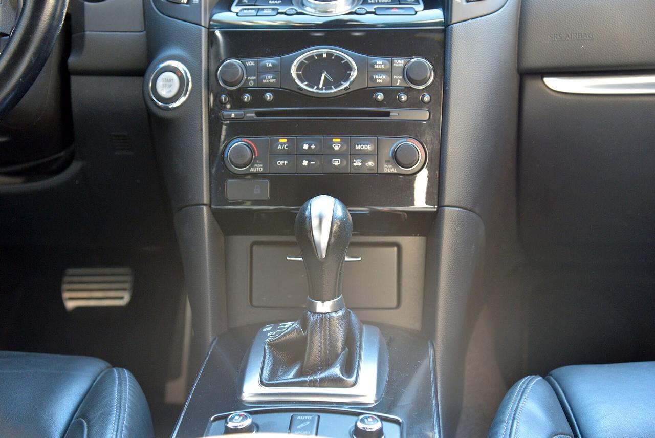 Infiniti QX70 3.0 diesel V6 AT S