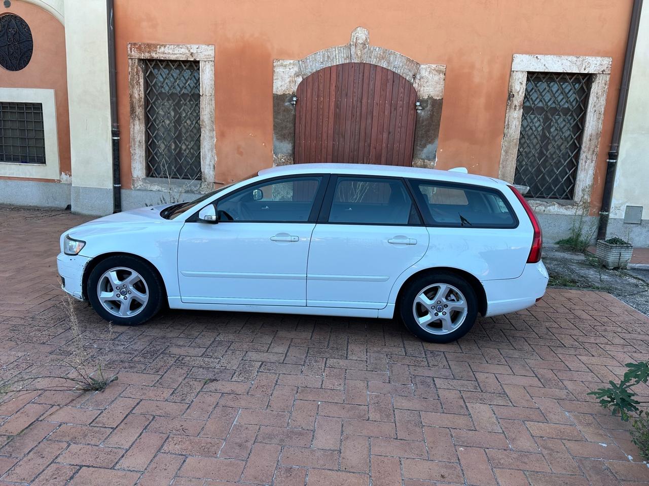 Volvo V50 D4 Geartronic Kinetic