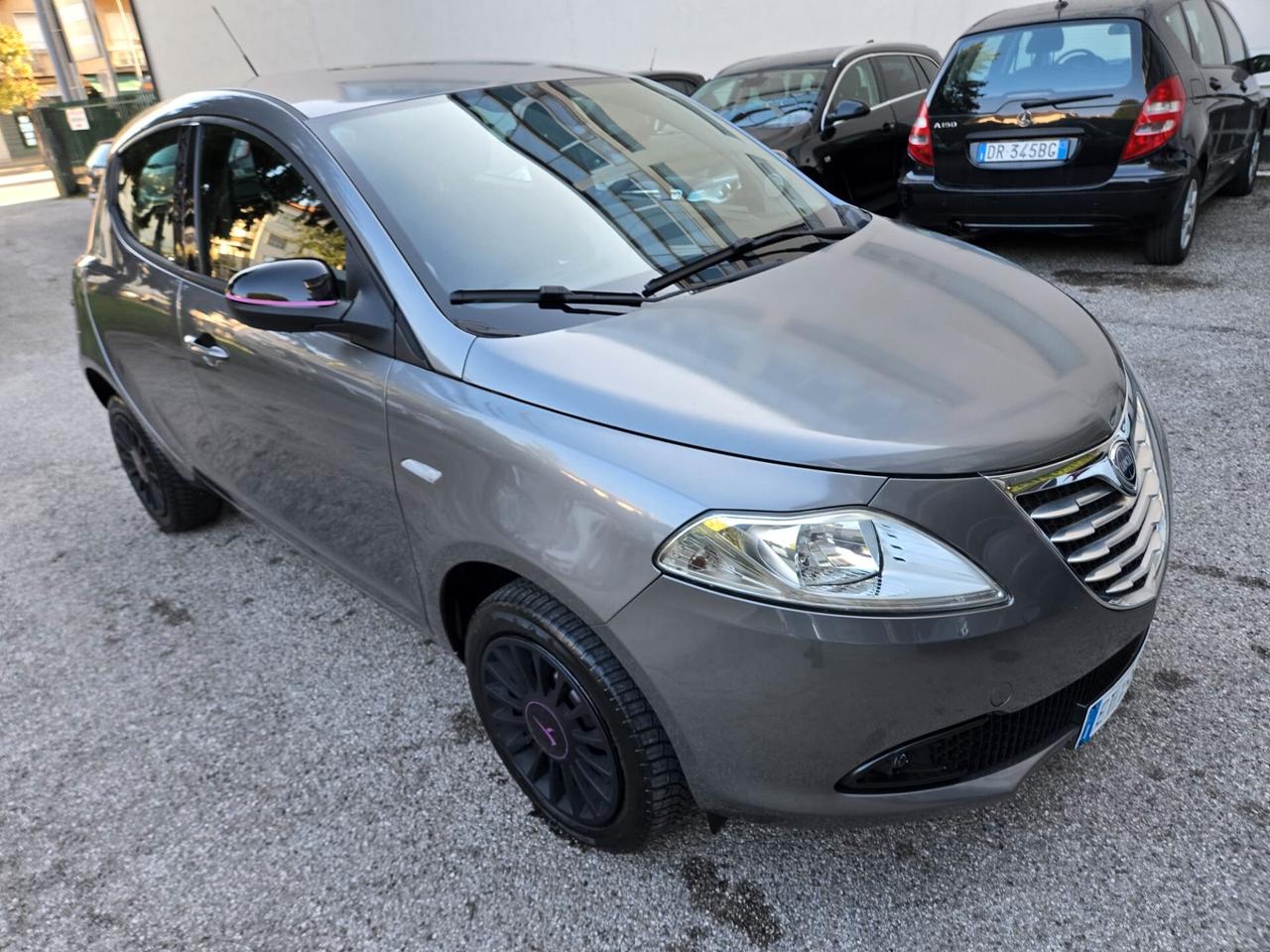 Lancia Ypsilon 0.9 TwinAir 85 CV 5 porte Metano Ecochic Elefantino Neopatentati