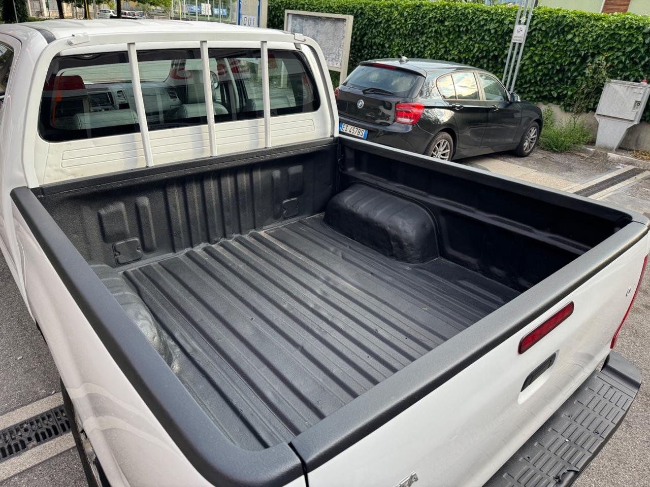 Toyota Hilux 2.5 D-4D 4WD 4p. Double Cab DLX