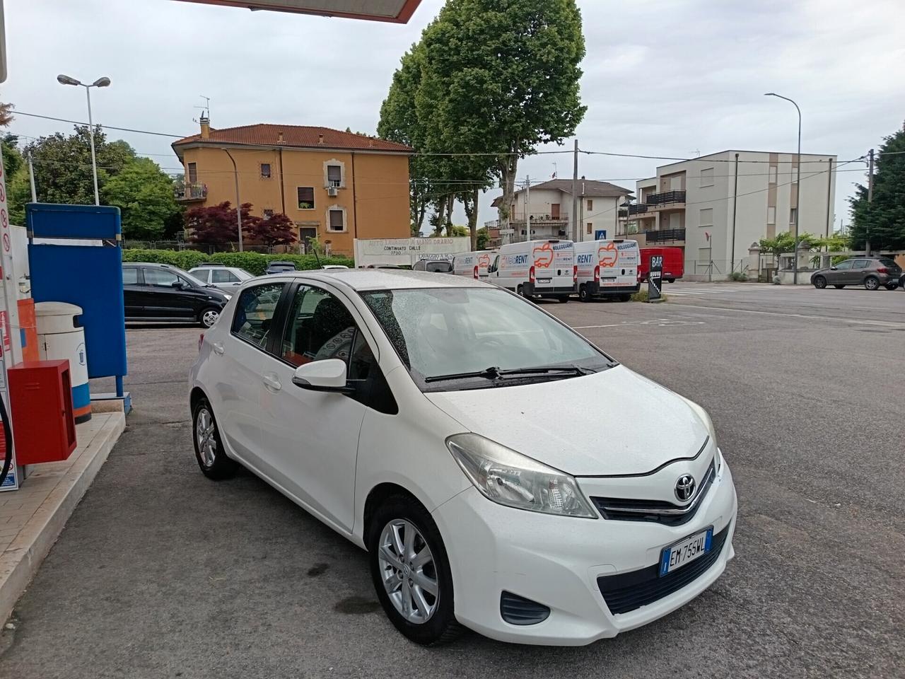 Toyota Yaris Lounge 1.0 benz2012 km originali!!!