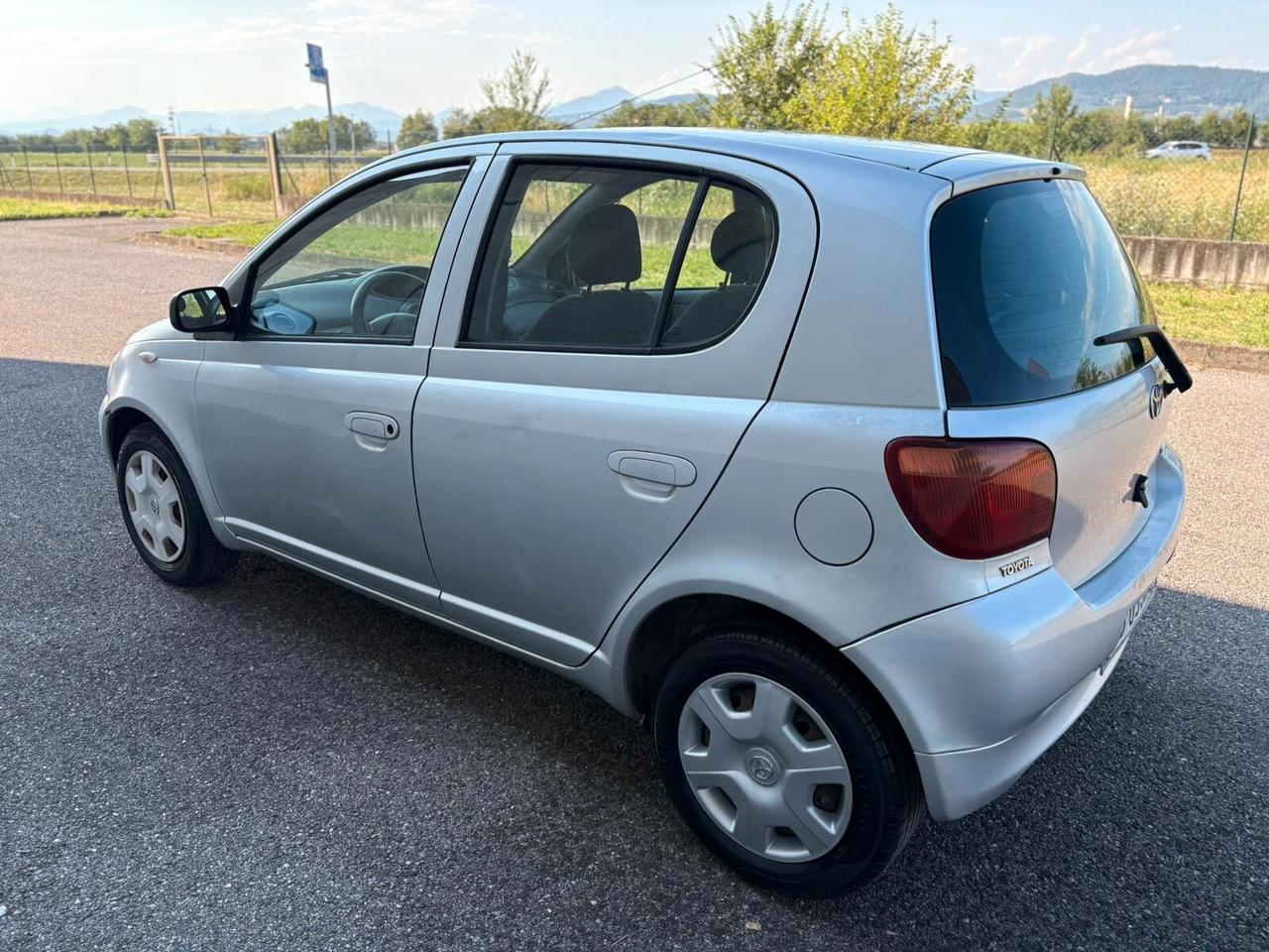 Toyota Yaris 1.0i 16V 5 porte NEOPATENTATI