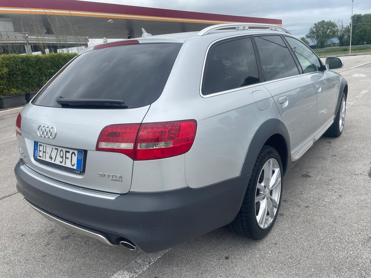Audi a6 allroad 3.0 TDI 240 cv anno 2011 perfetto dí tutto