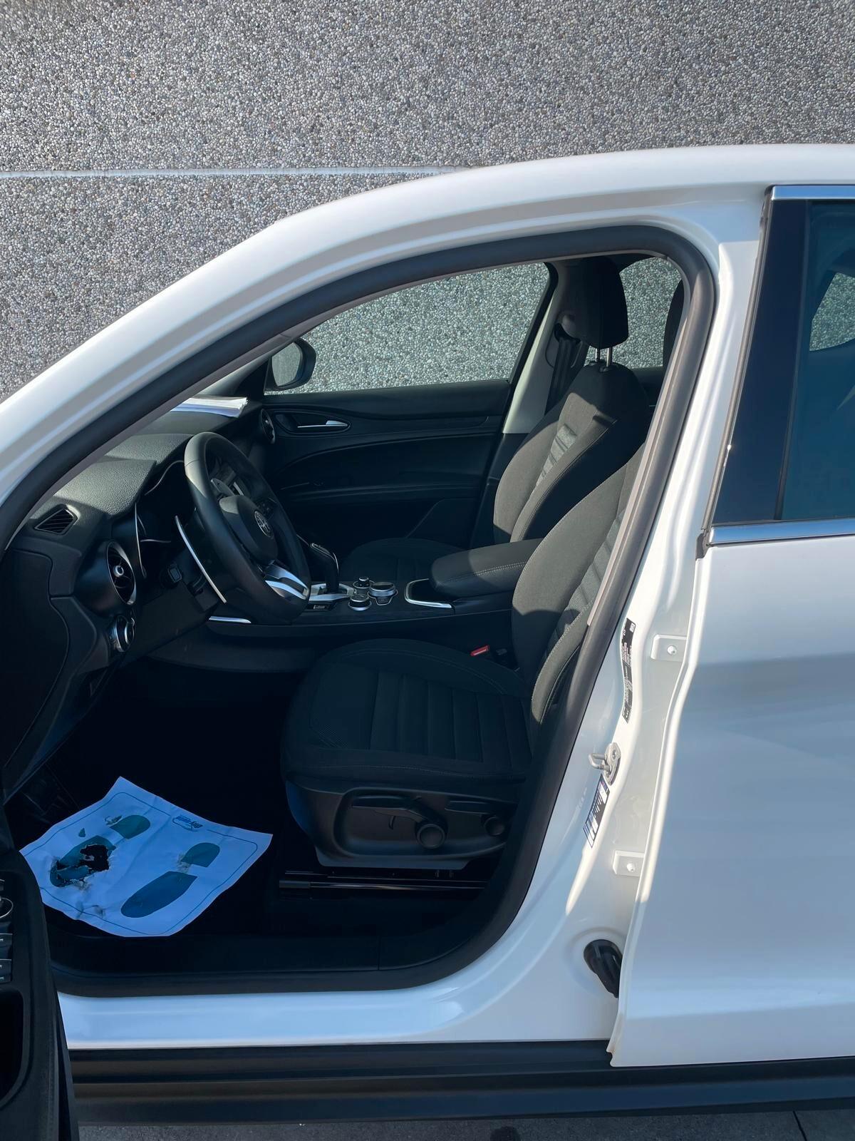 Alfa Romeo Stelvio 2.2 Turbodiesel 160 CV AT8 RWD Business