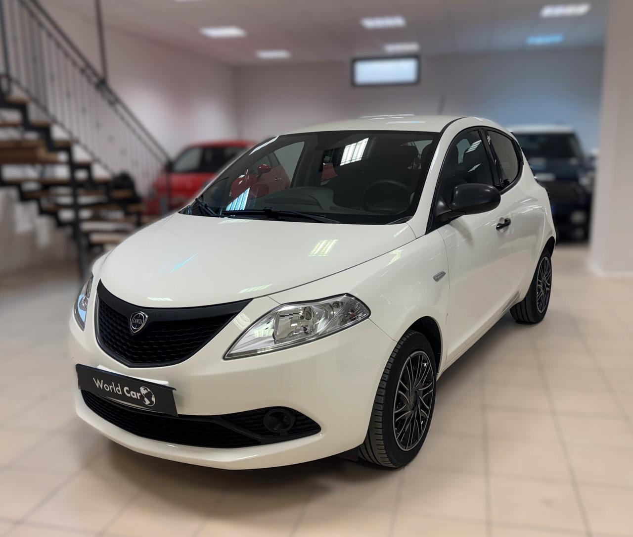 Lancia Ypsilon 1.0 FireFly 5 porte S&S Hybrid Ecochic Silver