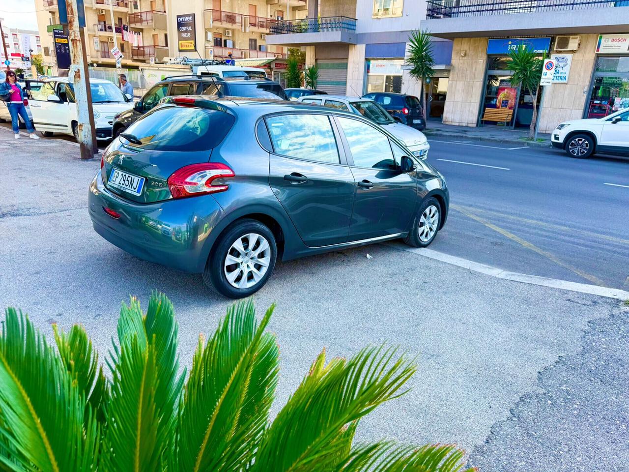 Peugeot 208 1.4 HDi 68 CV 5 porte Allure