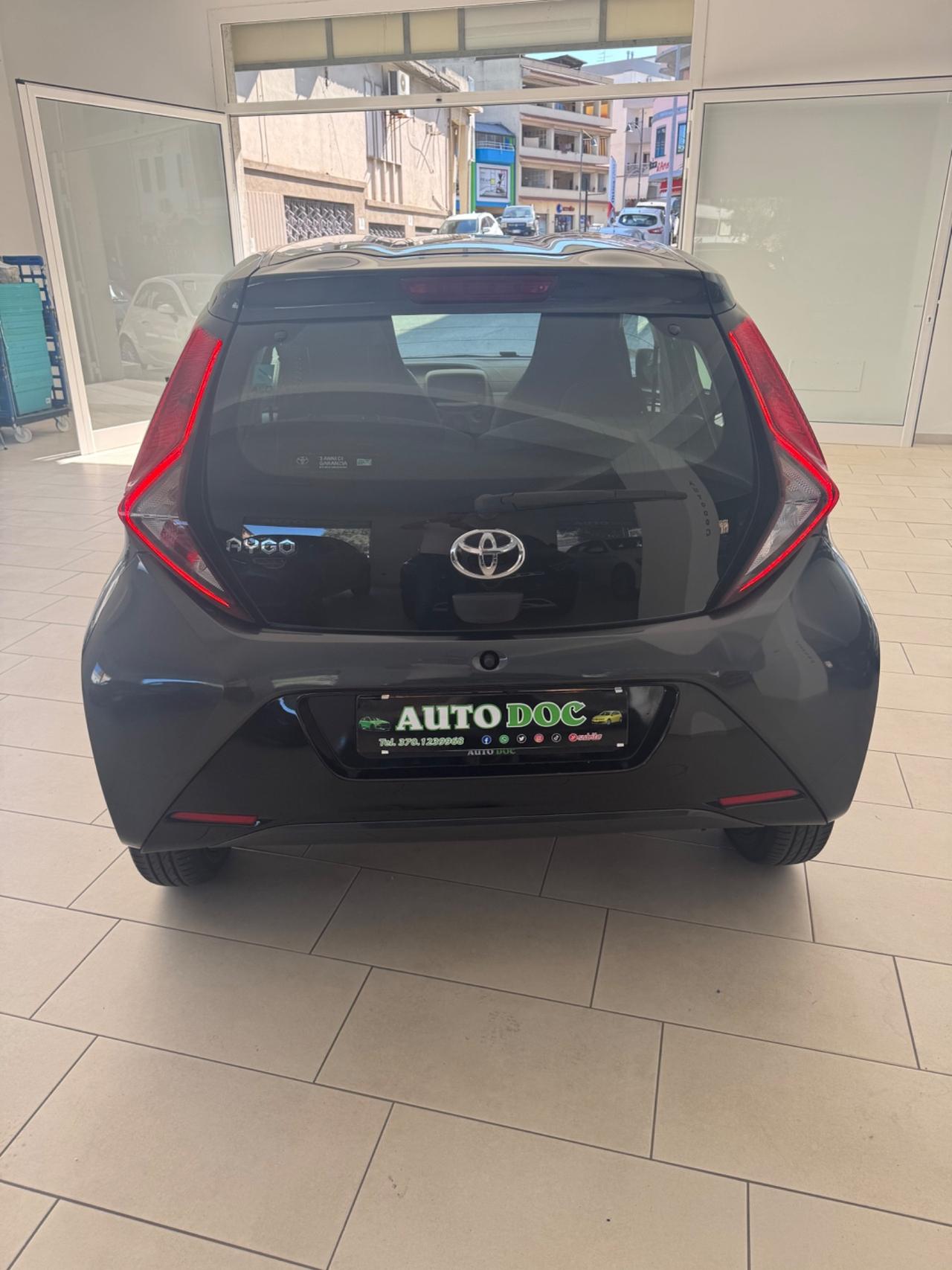 Toyota Aygo 1.0 VVT-i 69 CV 5 porte x-business MMT