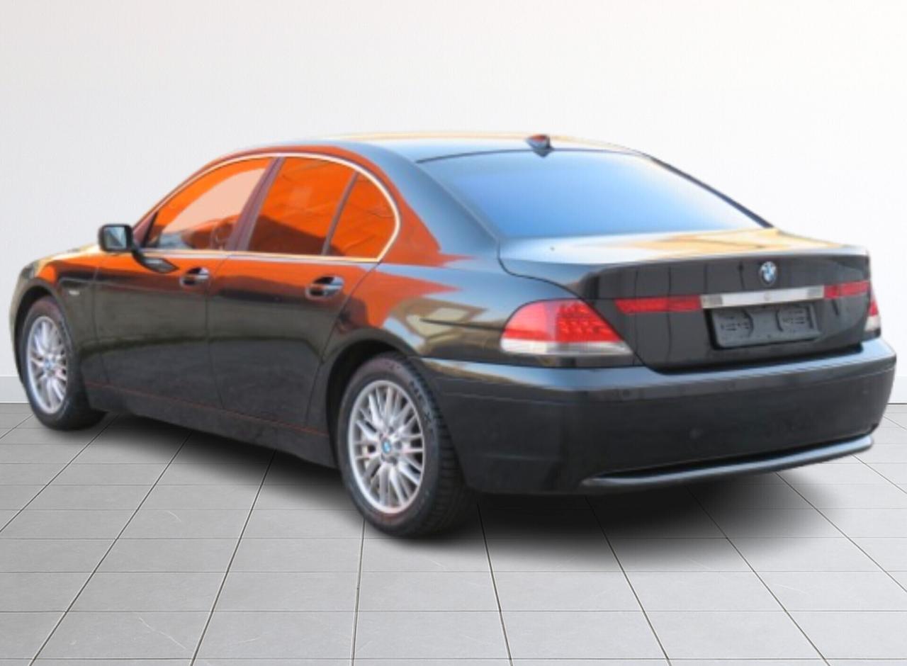 BMW 745i