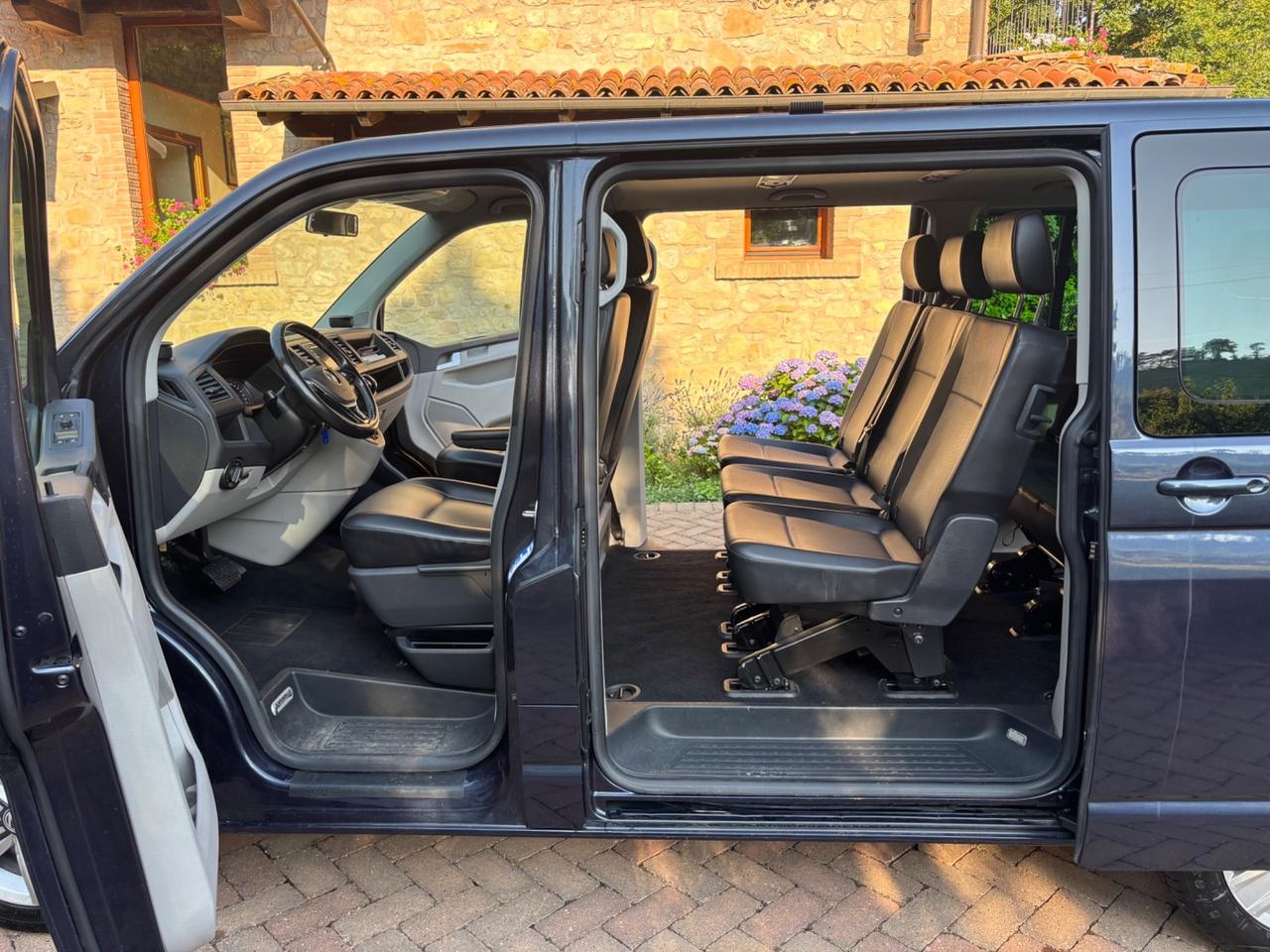 Volkswagen Caravelle 2.0 TDI 204CV DSG 4 Motion 8 Posti