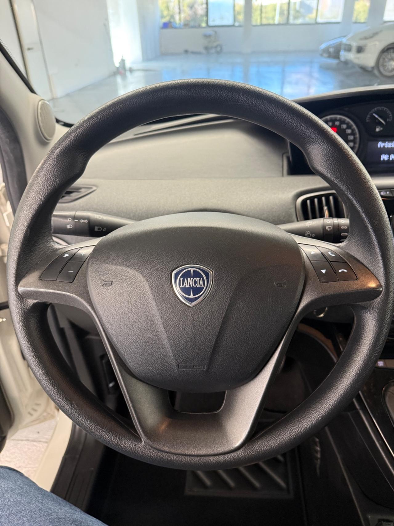 Lancia Ypsilon 1.0 FireFly 5 porte S&S Hybrid Ecochic Gold